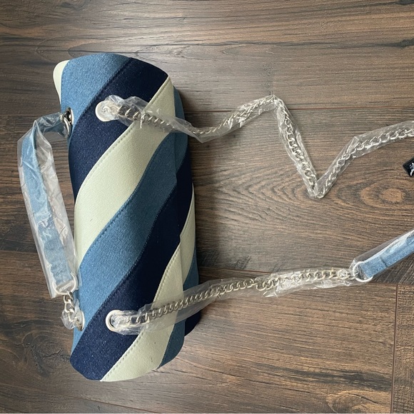 Akira Handbag - Picture 2 of 10